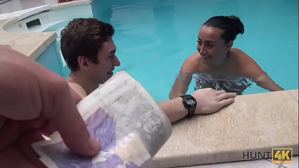 HUNT4K. Sesso nella piscina privata