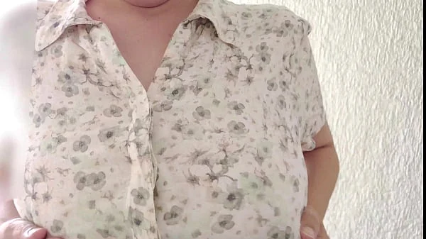 A married woman gets excited by outdoor masturbation：The full video is→https://www.xvideos.red/channels/aika-frau