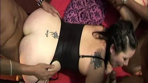 Gang Girls – British amateur girls gangbang swingers party