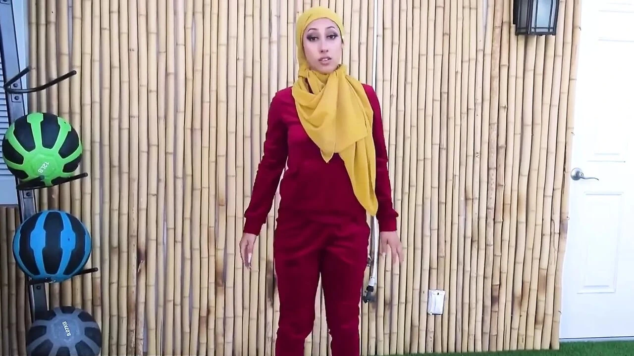 Hijab Hookup – Horny Arabic Babe Kira Perez Cheats On Her Husband With Her Athletic Personal Trainer