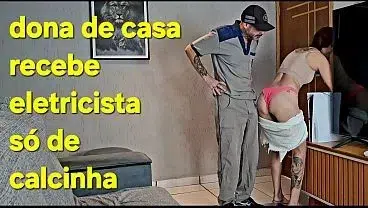 Recebendo manutencista so de calcinha!