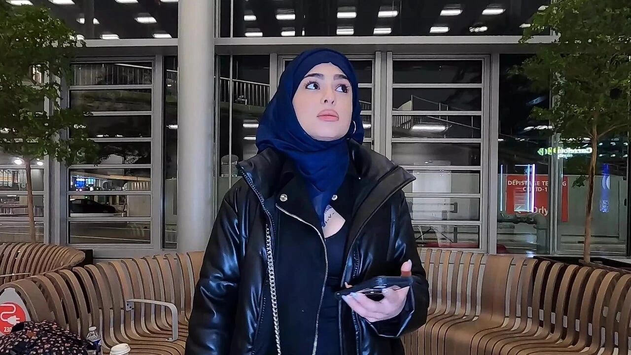 The veiled Iranian NADJA LAPIEDRA gets fucked anal in the toilet and in a corridor to pay for the plane !!!