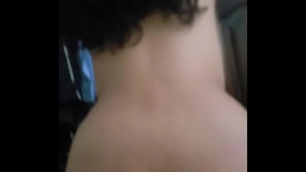 Amiga Rica Rulosa y Timida me descubre subiendo un video porno y me dice GRABAME sin mi voz!