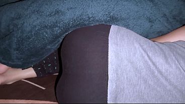 अपनी छोटी सौतेली बहन की तंग चूत में एक बड़े, मोटे और सख्त लंड के साथ पहली बार चुदाई (भारतीय देसी)