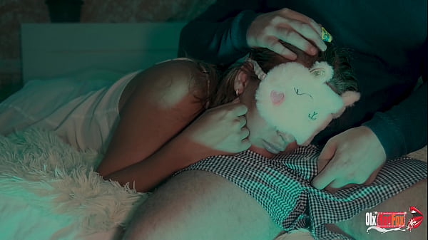 Ich wecke meine Stiefmutter aus ihrem Nickerchen und wichse ihr in den Mund! 4k  – Olx Red Fox