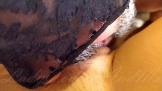 Il cornuto di mio marito lecca la sborra dalla mia figa e mi fa venire con la lingua! 👅💦💦👅 Bisex