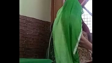 Indian House Wife Fucked by Delivery Boy(Hindi Audio)
