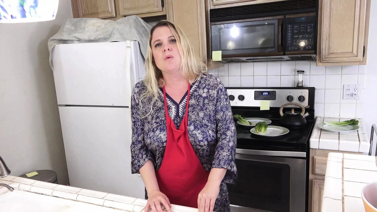 Milking stepson in the kitchen before his date